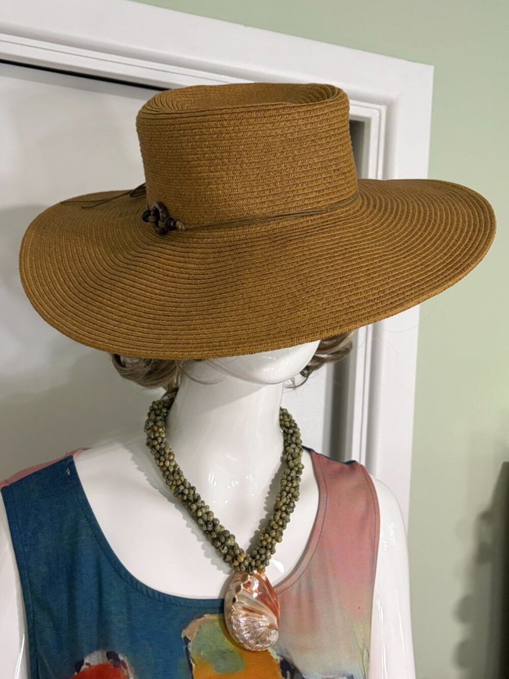 SEXY HAT - LOOK BEAUTIFUL IN THIS GREAT HAT! EUC